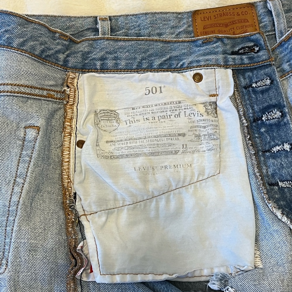 Levi’s 501 Shorts Size W26 - Picture 4 of 4
